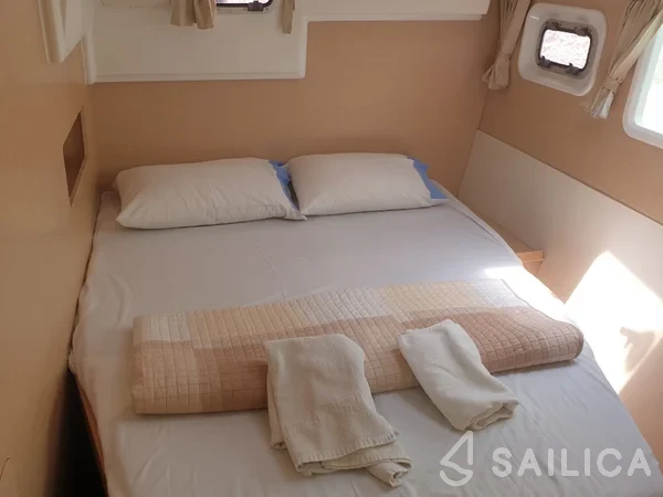 Lagoon 400 - Yacht Charter Sailica