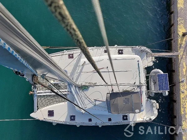 Lagoon 400 - Yacht Charter Sailica