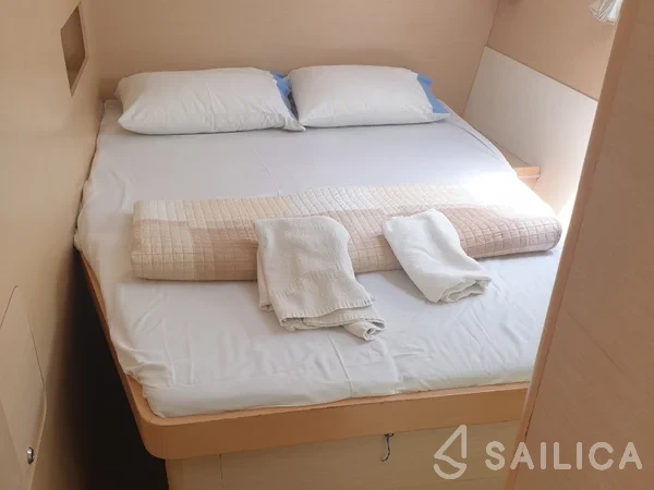 Lagoon 400 - Yacht Charter Sailica