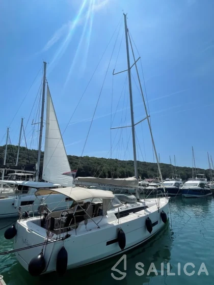 Dufour 430 - Yacht Charter Sailica