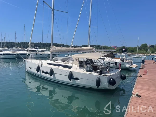 Dufour 430 - Yacht Charter Sailica