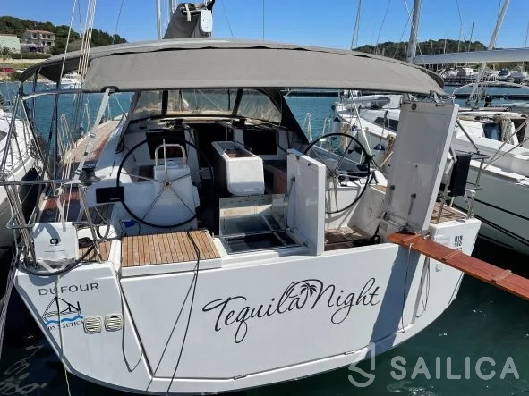Dufour 460 GL - Yacht Charter Sailica