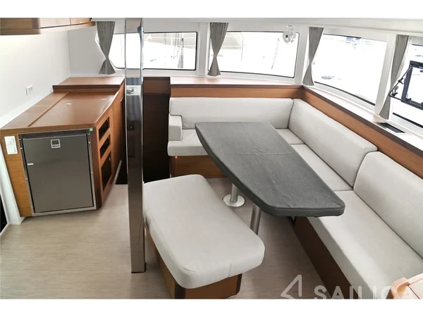 Lagoon 42 - Yacht Charter Sailica