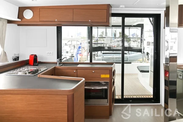 Lagoon 42 - Yacht Charter Sailica
