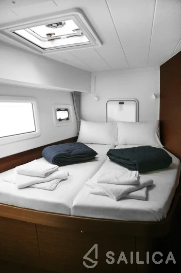 Lagoon 42 - Yacht Charter Sailica