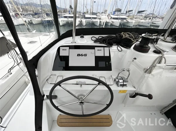 Lagoon 42 - Yacht Charter Sailica