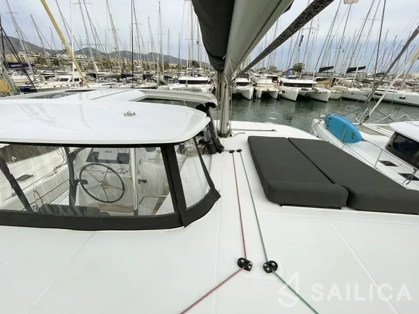 Lagoon 42 - Yacht Charter Sailica