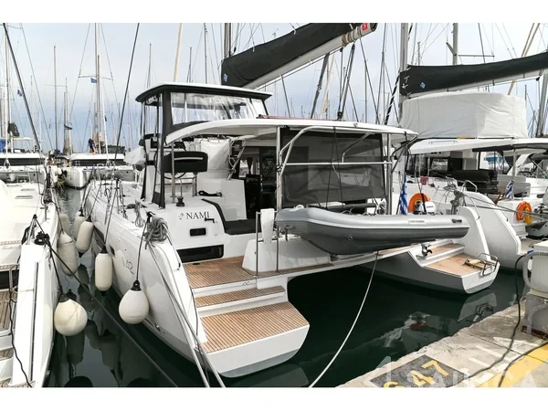 Lagoon 42 - Yacht Charter Sailica