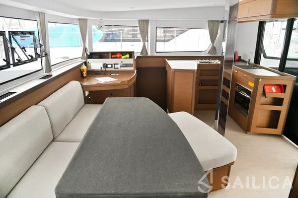 Lagoon 42 - Yacht Charter Sailica