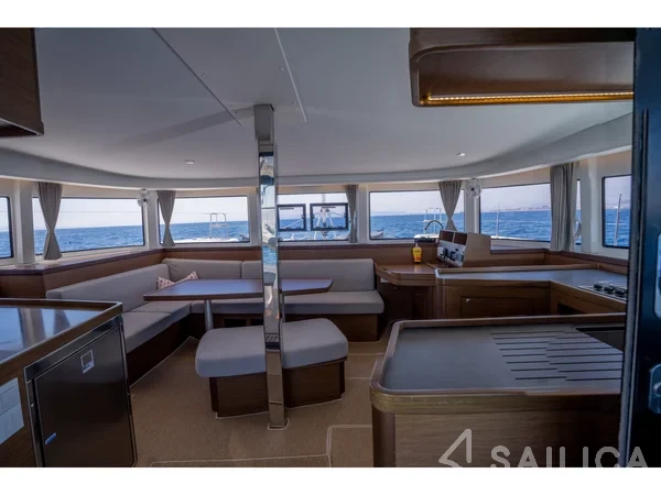 Lagoon 42 - Yacht Charter Sailica