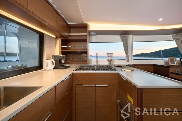 Lagoon 46  - Photo #55 Lagoon 46  - Yacht Charter Sailica