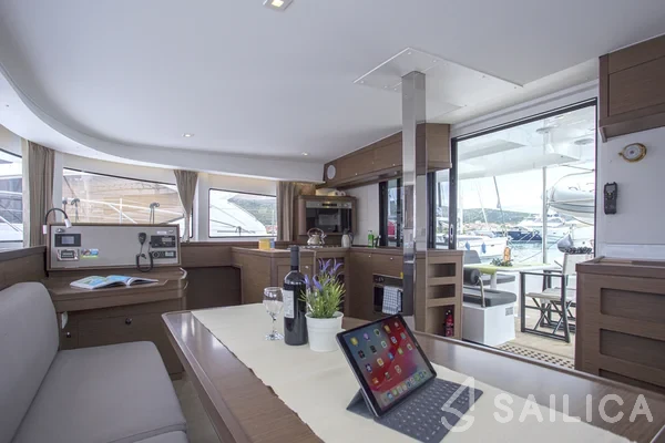 Lagoon 42 - Yacht Charter Sailica
