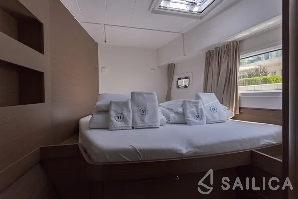 Lagoon 42 - Yacht Charter Sailica