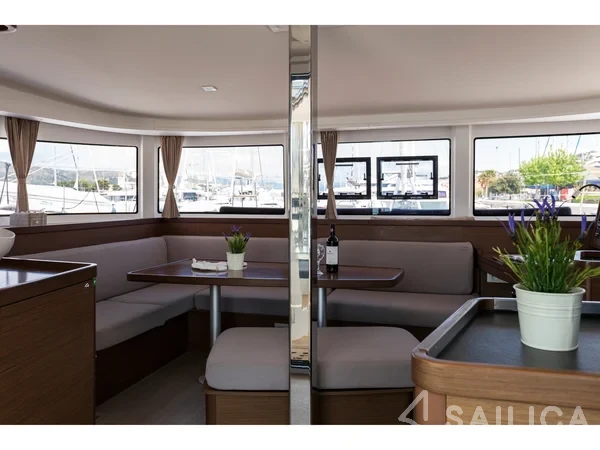 Lagoon 42 - Yacht Charter Sailica