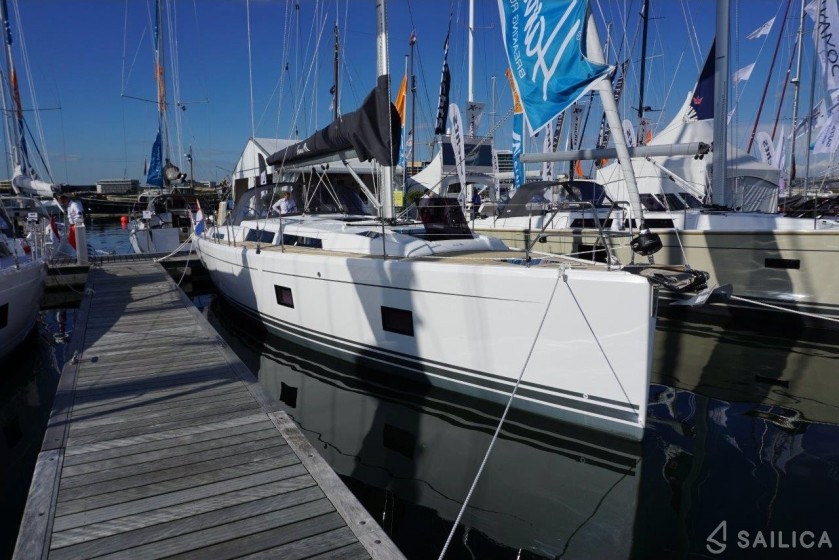 Hanse 418 - Yacht Charter Sailica