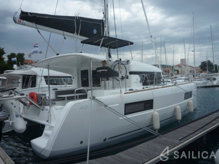 Lagoon 40 - Yacht Charter Sailica