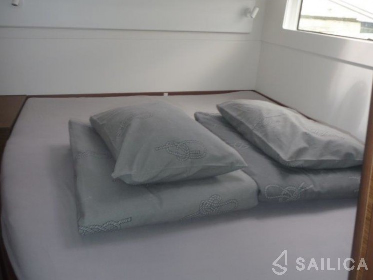 Lagoon 40 - Yacht Charter Sailica