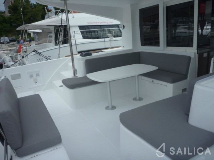 Lagoon 40 - Yacht Charter Sailica