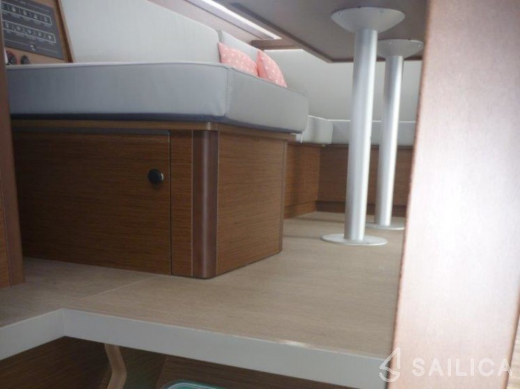 Lagoon 40 - Yacht Charter Sailica