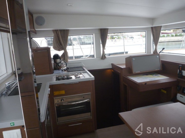 Lagoon 40 - Yacht Charter Sailica