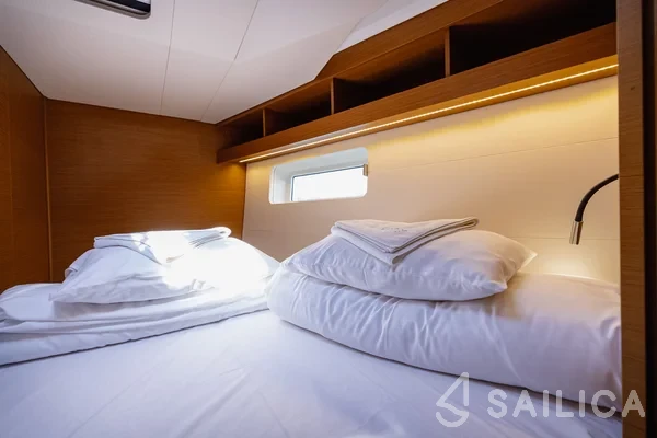 Jeanneau 54 - Yacht Charter Sailica