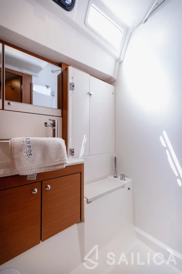 Jeanneau 54 - Yacht Charter Sailica