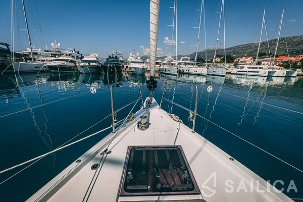 Jeanneau 54 - Yacht Charter Sailica