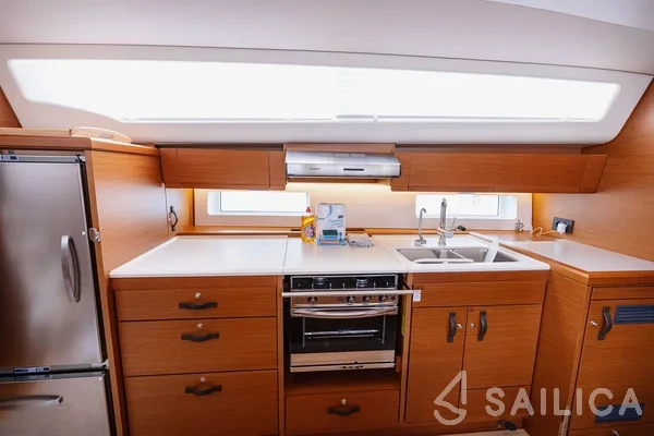 Jeanneau 54 - Yacht Charter Sailica