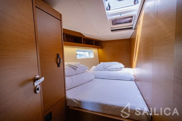 Jeanneau 54 - Yacht Charter Sailica
