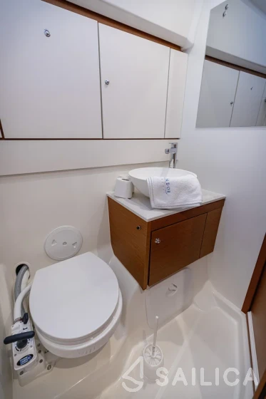 Jeanneau 54 - Yacht Charter Sailica