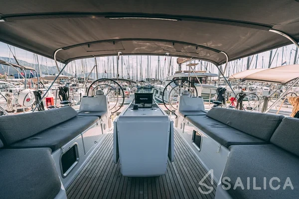 Jeanneau 54 - Yacht Charter Sailica