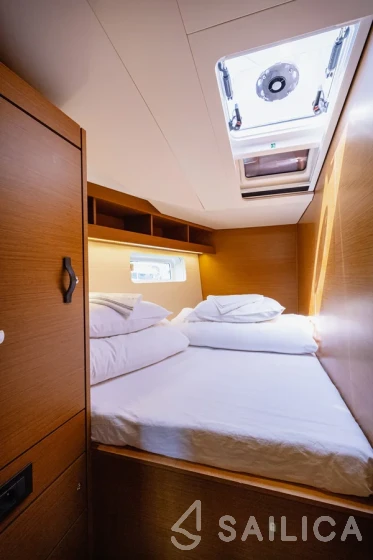 Jeanneau 54 - Yacht Charter Sailica