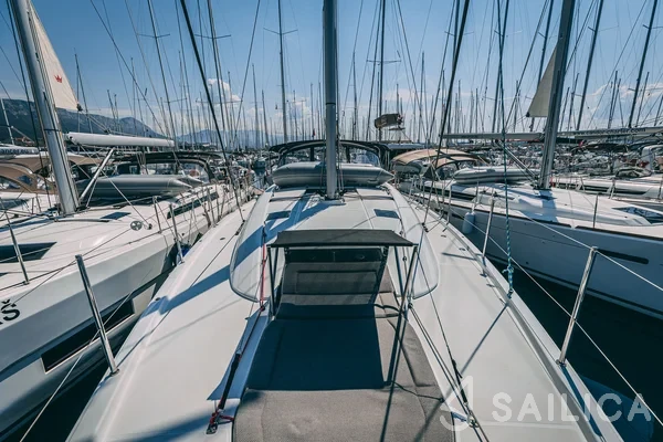 Jeanneau 54 - Yacht Charter Sailica