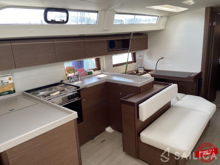 Oceanis 51.1 - Yacht Charter Sailica