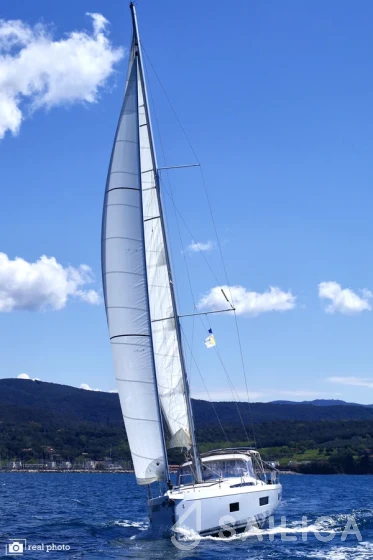 Oceanis 51.1 - Yacht Charter Sailica