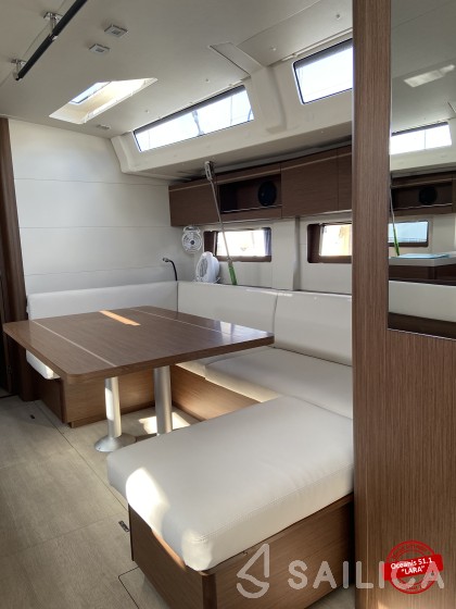 Oceanis 51.1 - Yacht Charter Sailica