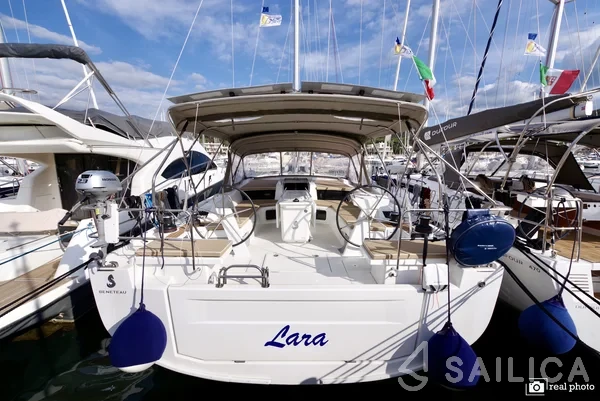 Oceanis 51.1 - Yacht Charter Sailica