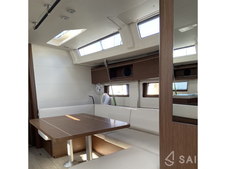 Oceanis 51.1 - Yacht Charter Sailica