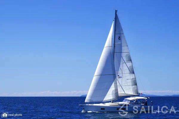Oceanis 51.1 - Yacht Charter Sailica