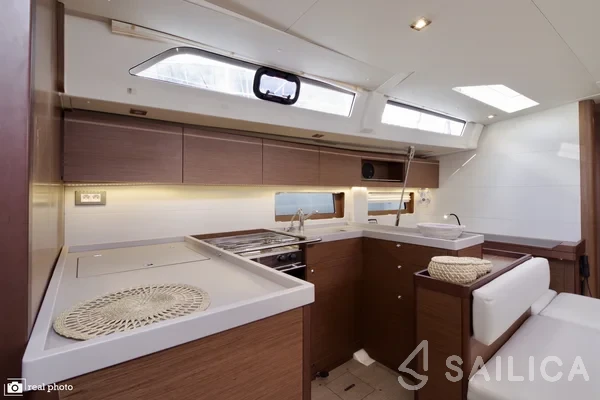 Oceanis 51.1 - Yacht Charter Sailica