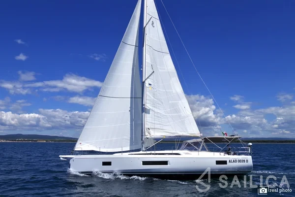Oceanis 51.1 - Yacht Charter Sailica