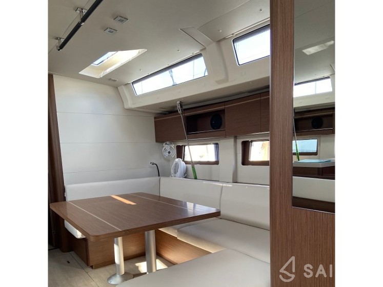 Oceanis 51.1 - Yacht Charter Sailica