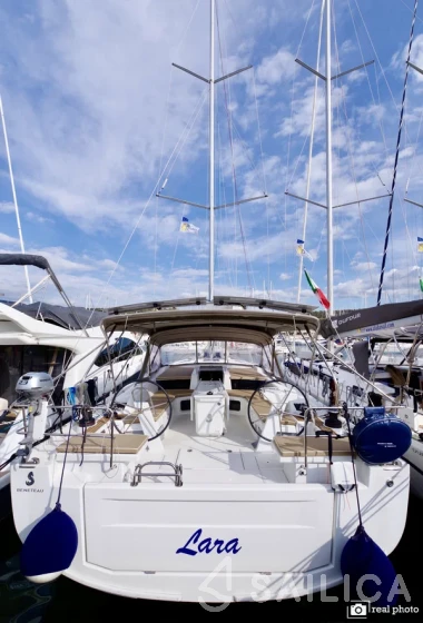 Oceanis 51.1 - Yacht Charter Sailica