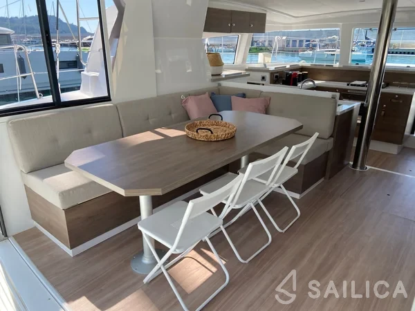Bali 4.2 - Yacht Charter Sailica