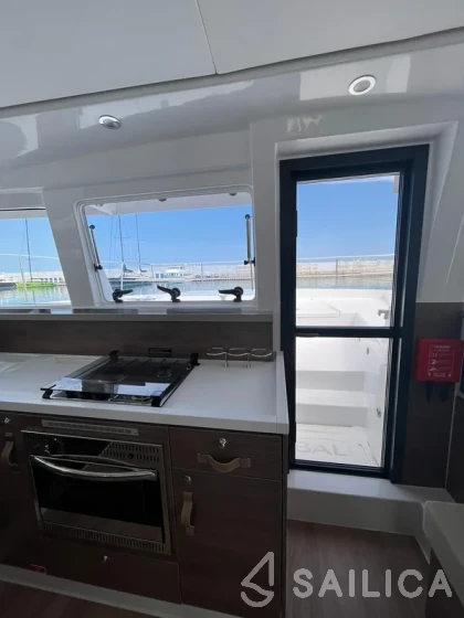 Bali 4.2 - Yacht Charter Sailica