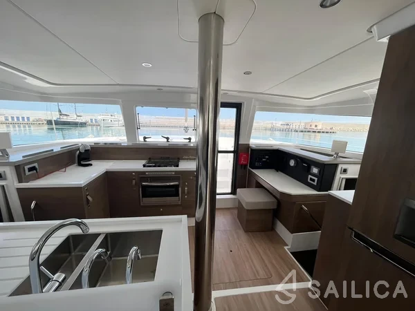 Bali 4.2 - Yacht Charter Sailica