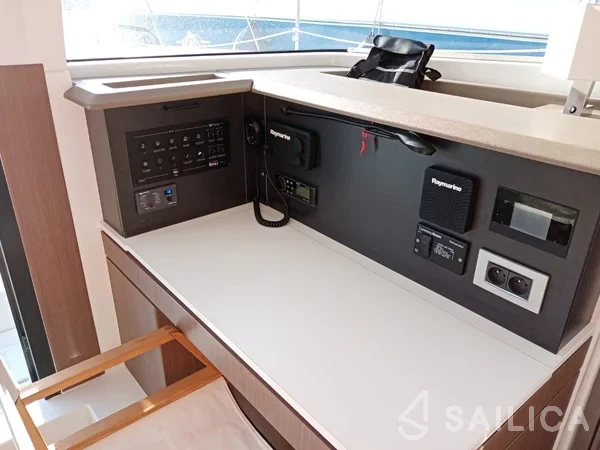 Bali 4.2 - Yacht Charter Sailica