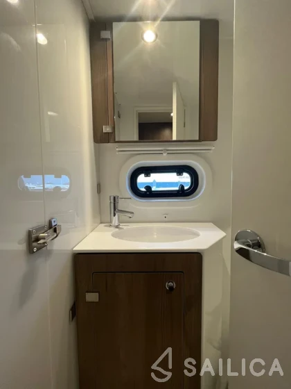 Bali 4.2 - Yacht Charter Sailica