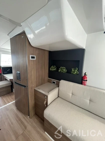Bali 4.2 - Yacht Charter Sailica