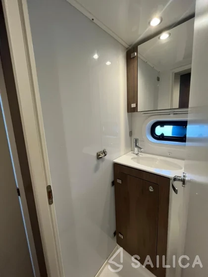 Bali 4.2 - Yacht Charter Sailica